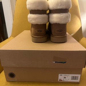 Ugg with floss, mini belted ankle boot